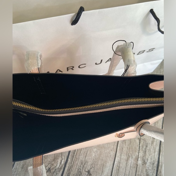 NWT! Large Authentic Marc Jacobs leather tote bag soft pink w/ charms + Gift bag - Picture 7 of 16